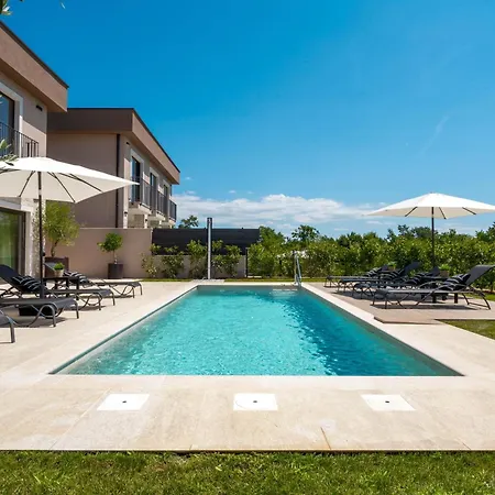 Feriehus Palazzina 1 Mit Pool Und Wellness Poreč